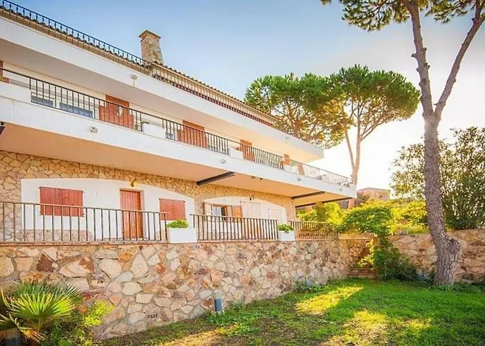 Ferienhaus Fluvia Fuer 17 Personen In Lloret De Mar